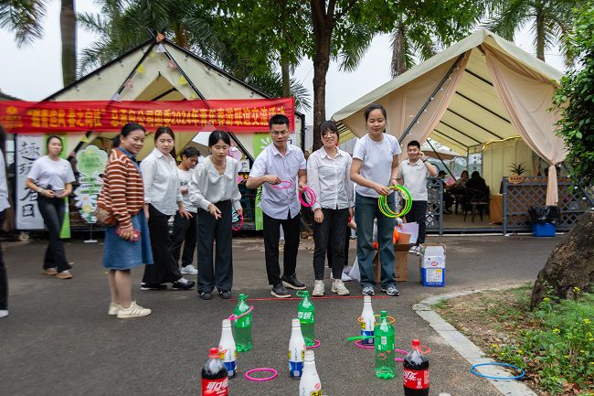 套圈現場(chǎng)。郭奎君 攝.jpg